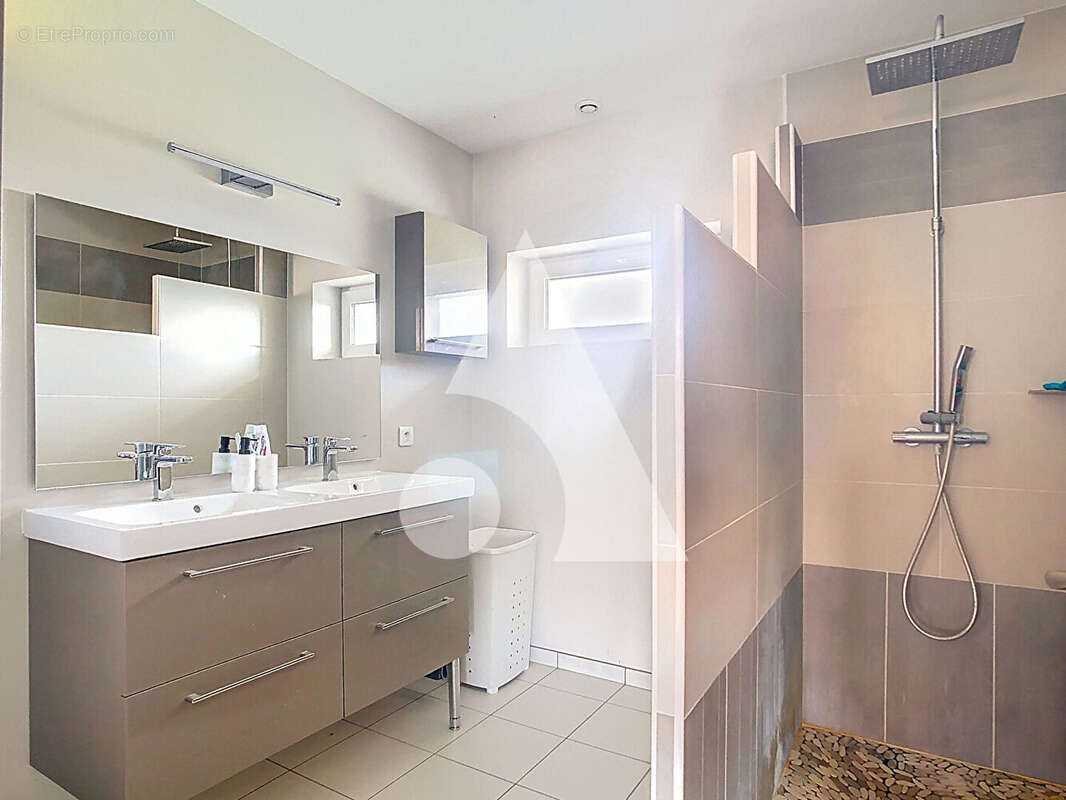 Appartement à LARAJASSE