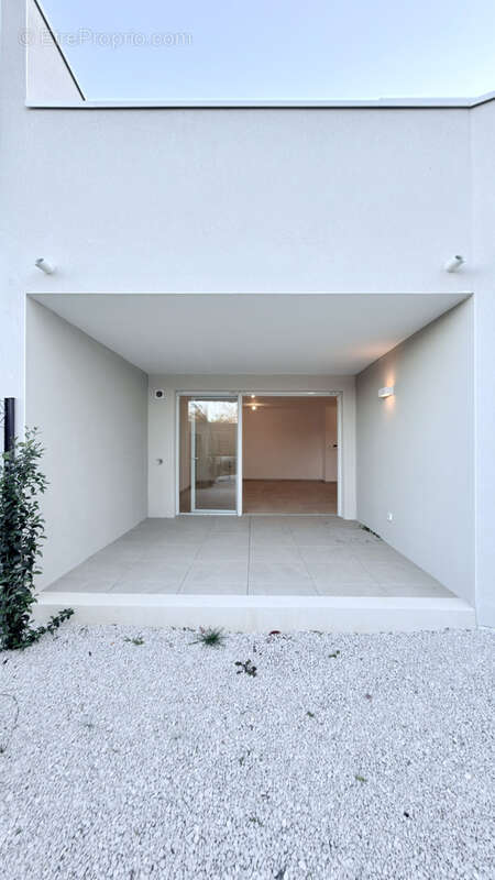 Appartement à VIC-LA-GARDIOLE