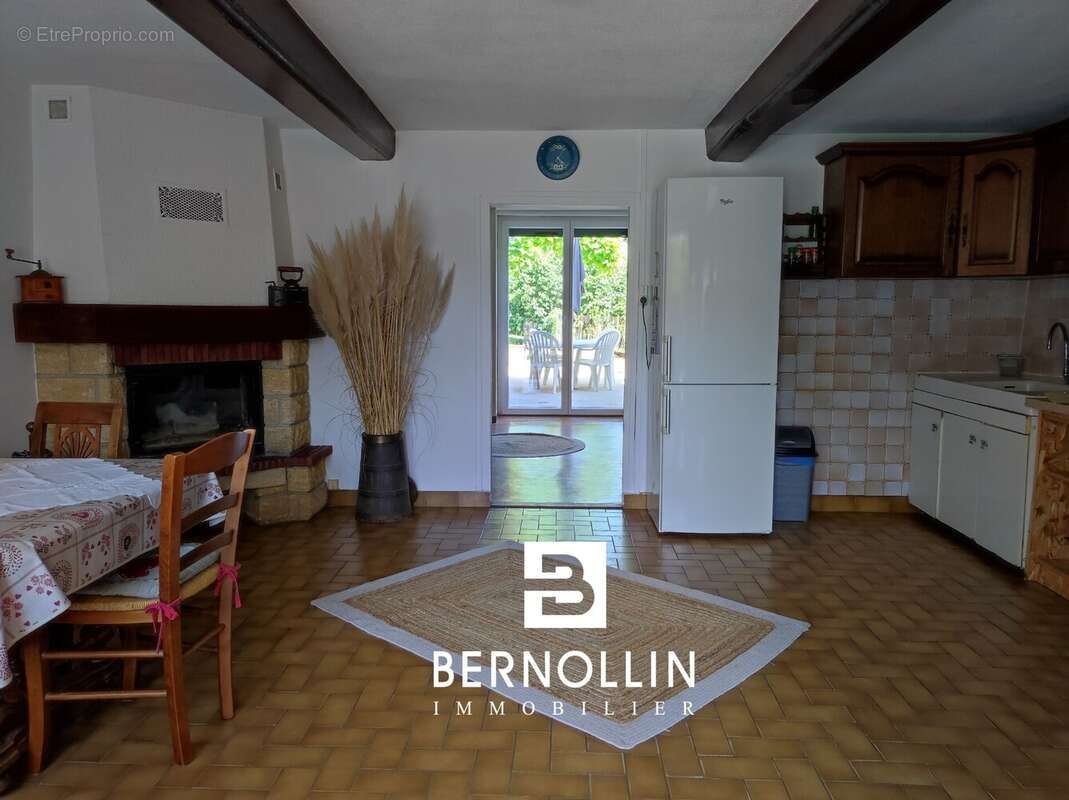 Maison à COURMANGOUX