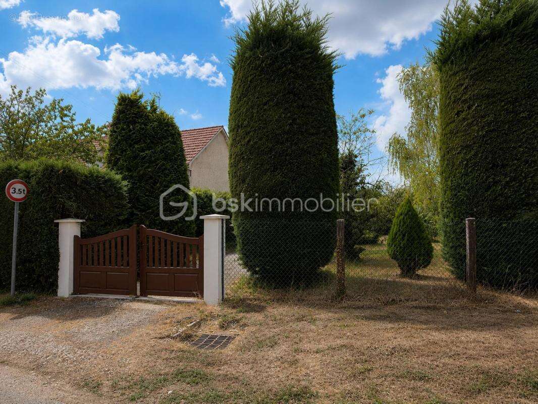 Maison avec véranda sur terrain constructible de 1216m2 - photo 14
