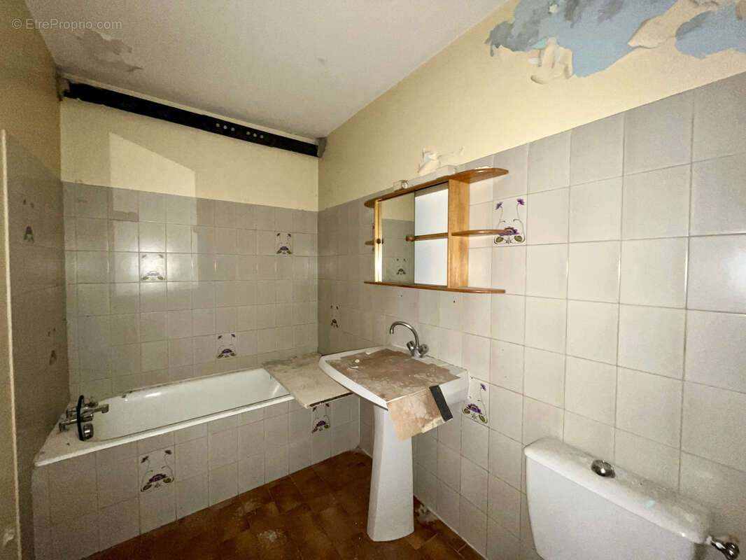 Buis centre - 2 appartements t2 avec garage et cave - photo 6