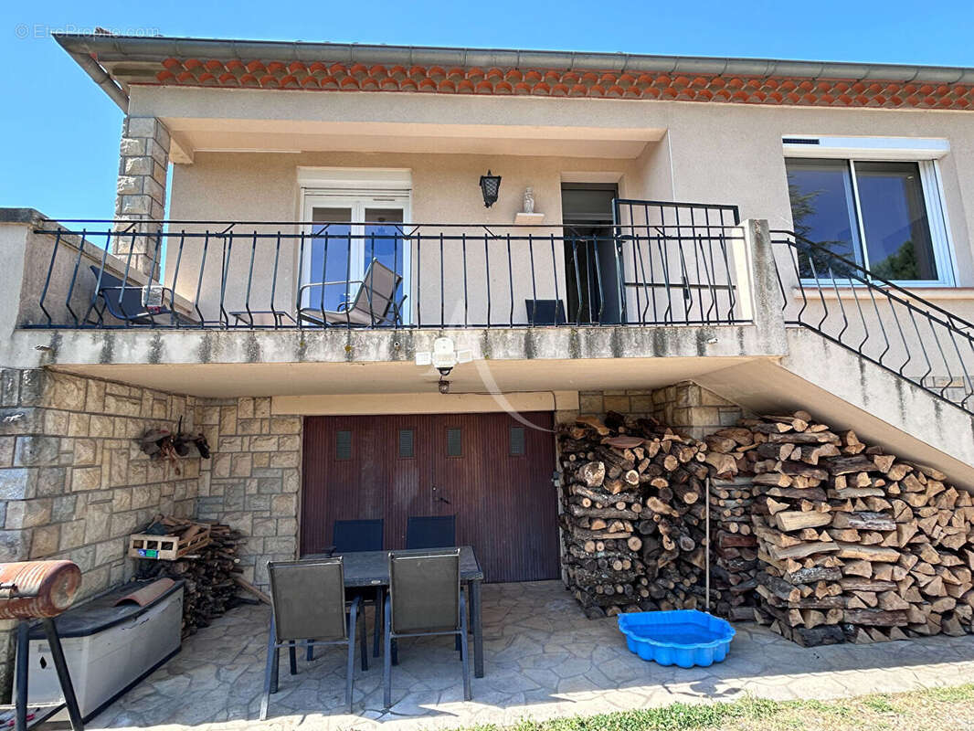Maison rénovée avec jardin et sous-sol - photo 2