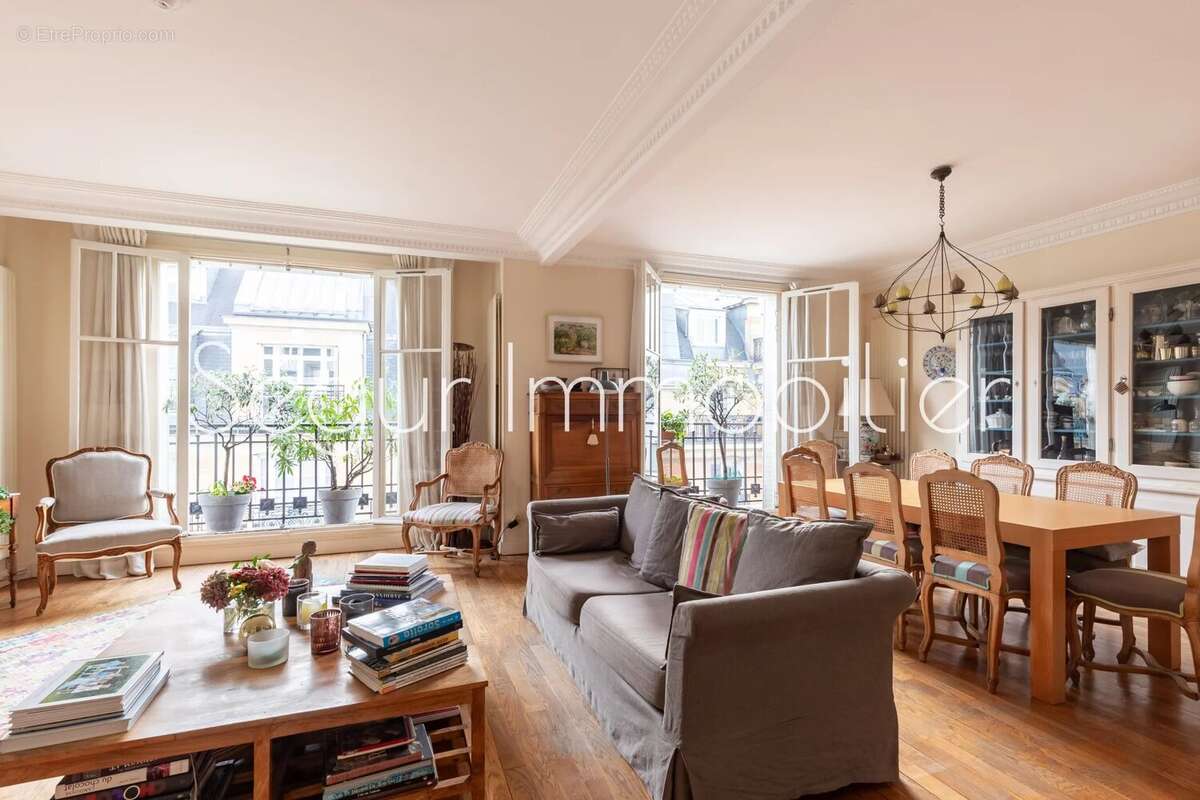 Appartement à PARIS-15E