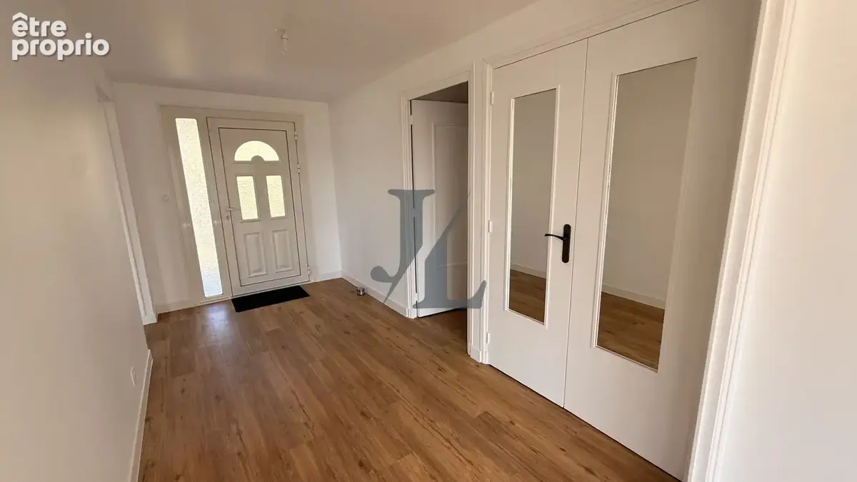 EXCLUSIVITÉ   Appartement de 98 m2 entièrement rénové avec terrasse, cave et stationnements - photo 3