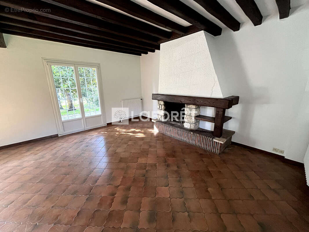 Maison à OINVILLE-SUR-MONTCIENT