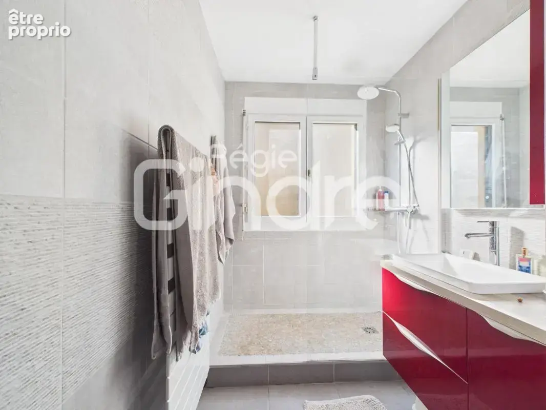 Vente - Appartement - 3 pièces + cuisine - 72 m² - 350 000 € - - photo 5