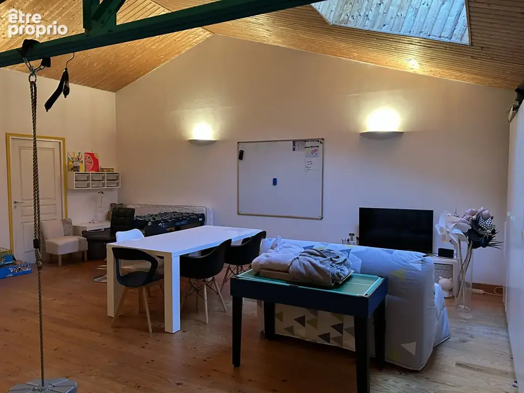 Belle maison de caractère rénovée avec élégance, aux beaux volumes et à la belle luminosité - photo 9