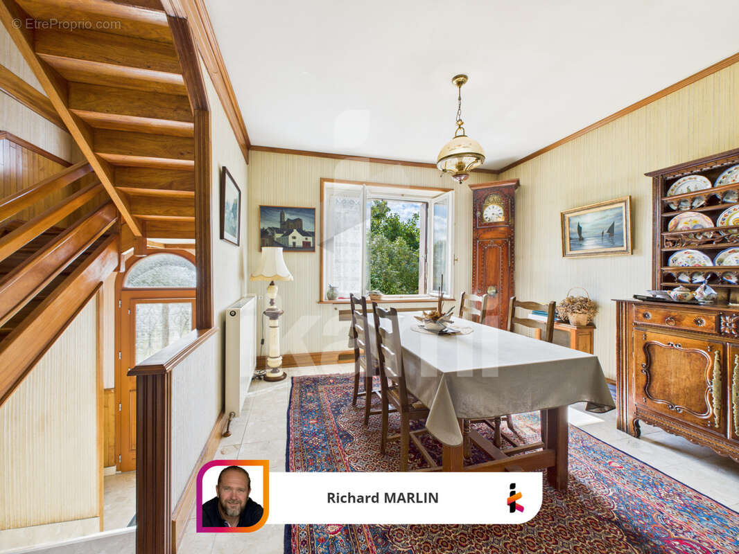 Maison à CHATEAUNEUF-DU-FAOU