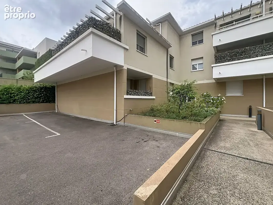 T2 en rez-de-jardin avec terrasse, jardin & double box - les camoins - photo 9