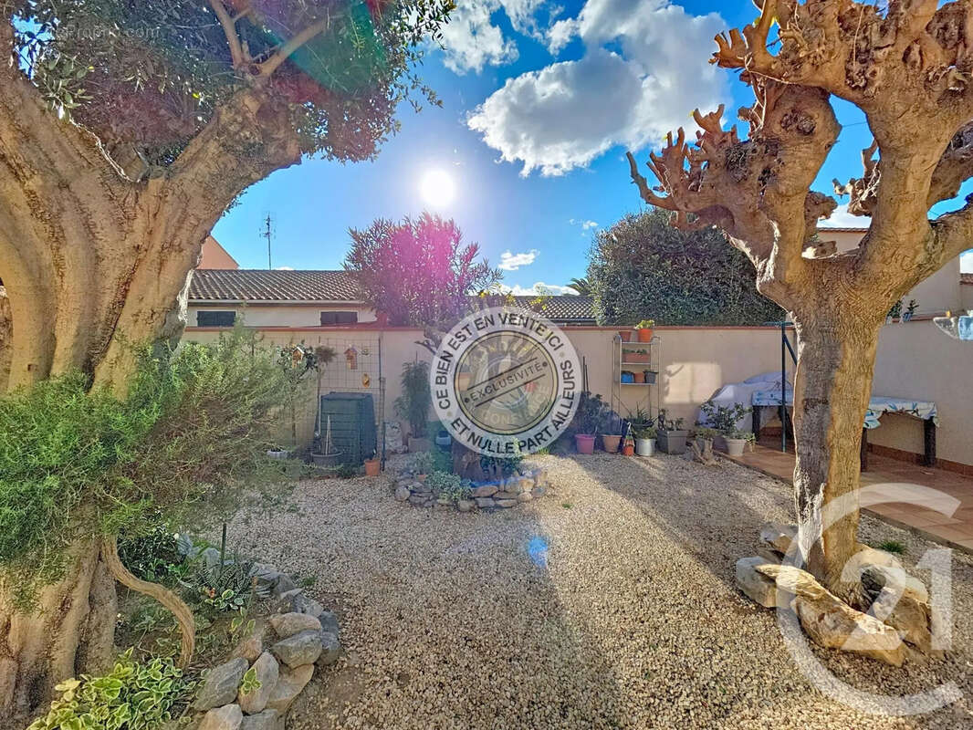 Maison à SAINT-LAURENT-DE-LA-SALANQUE