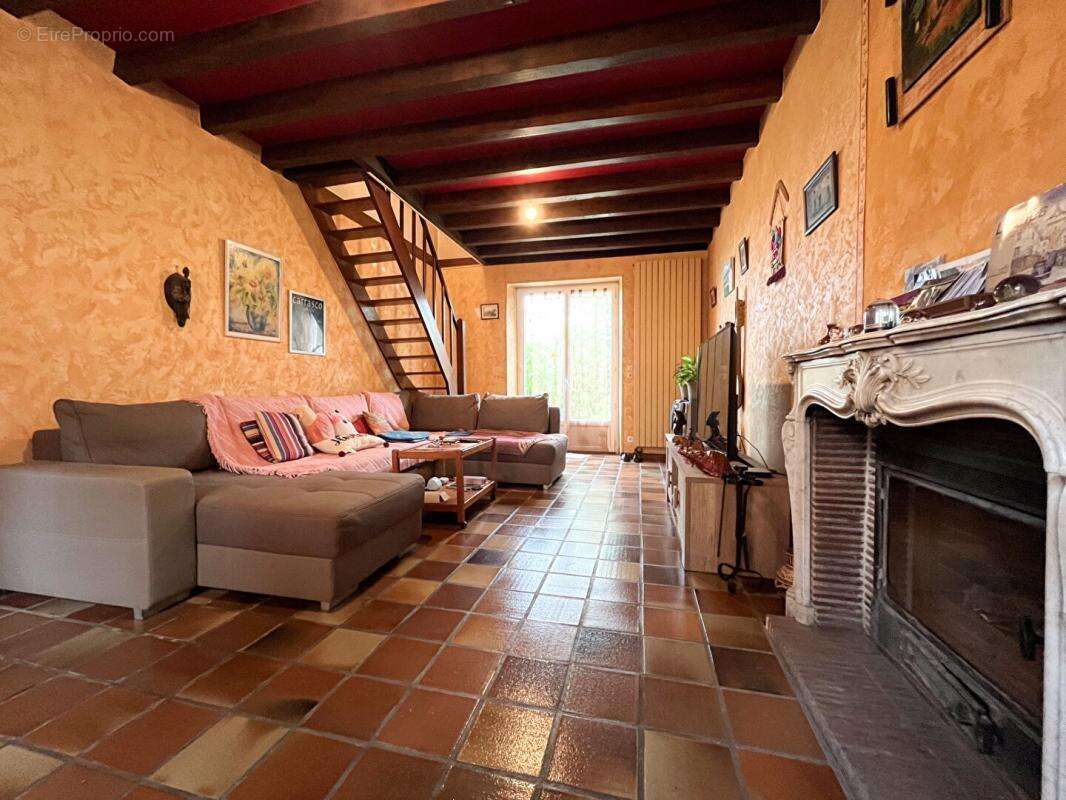 Maison à SAINT-GENOU