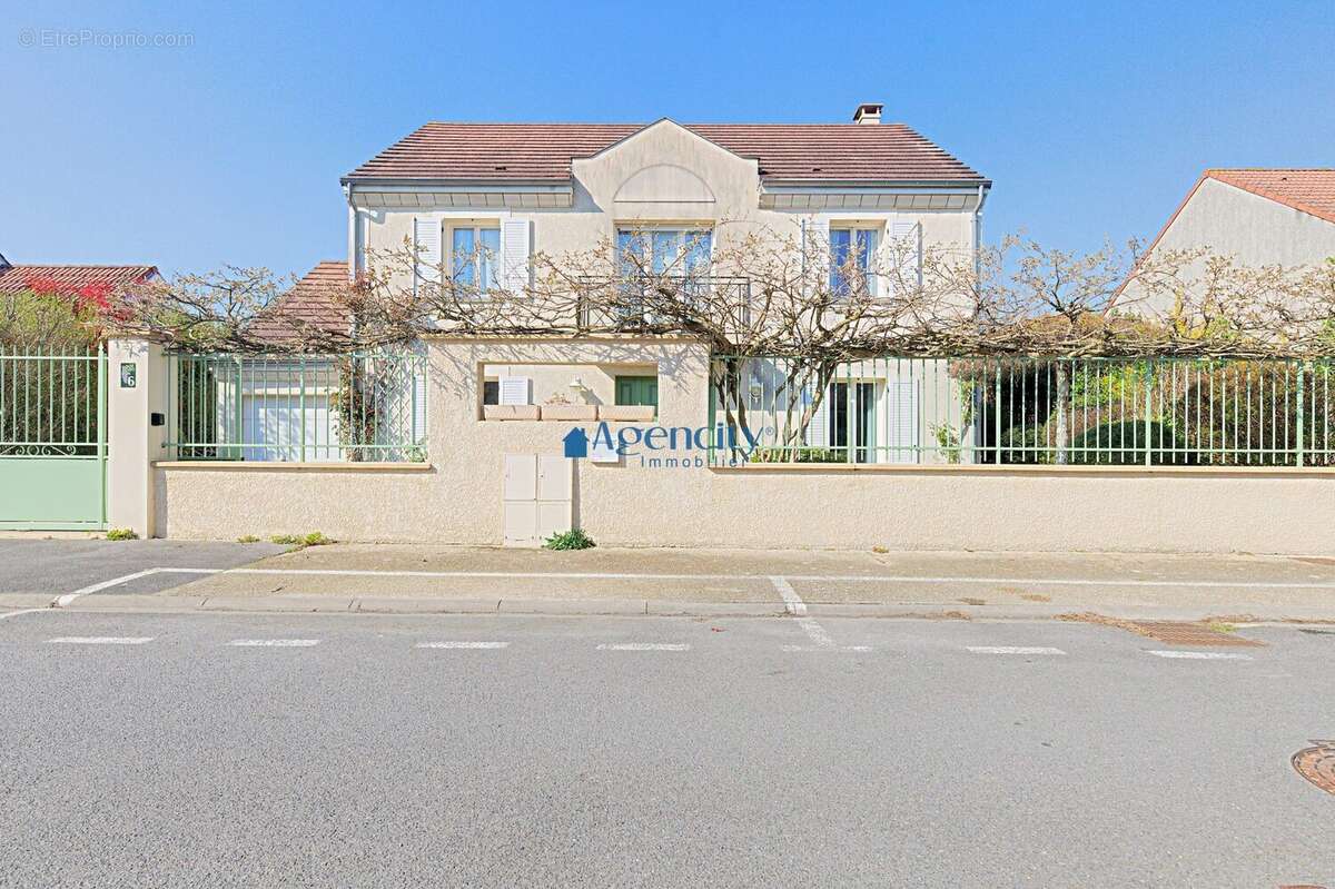 Maison à MONTEVRAIN