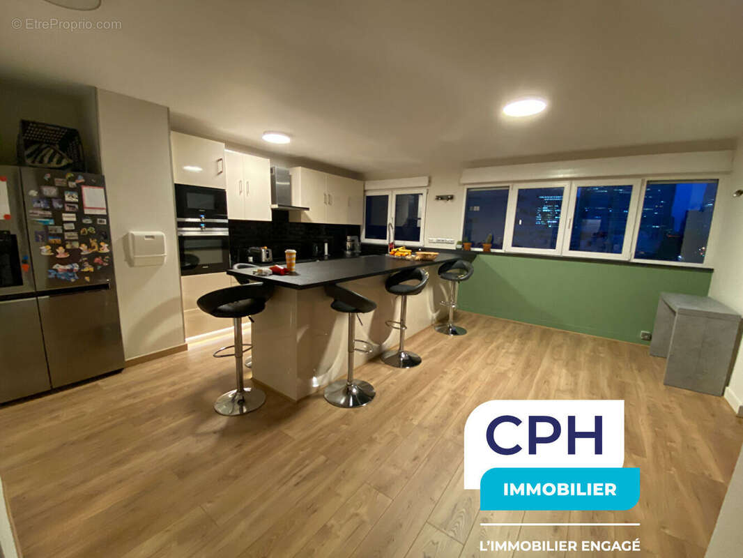 Appartement à COURBEVOIE