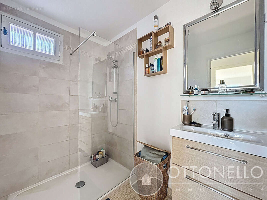 Maison à ROQUEBRUNE-SUR-ARGENS