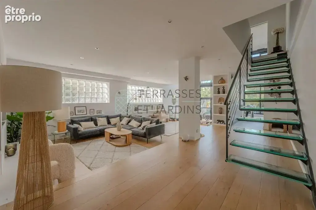 Rueil Malmaison - Centre-ville - Appartement 6p - Jardin/Terrass - photo 3