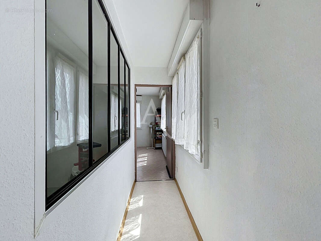 Maison - 3 chambres - 127 m² - MARIGNE PEUTON - photo 11