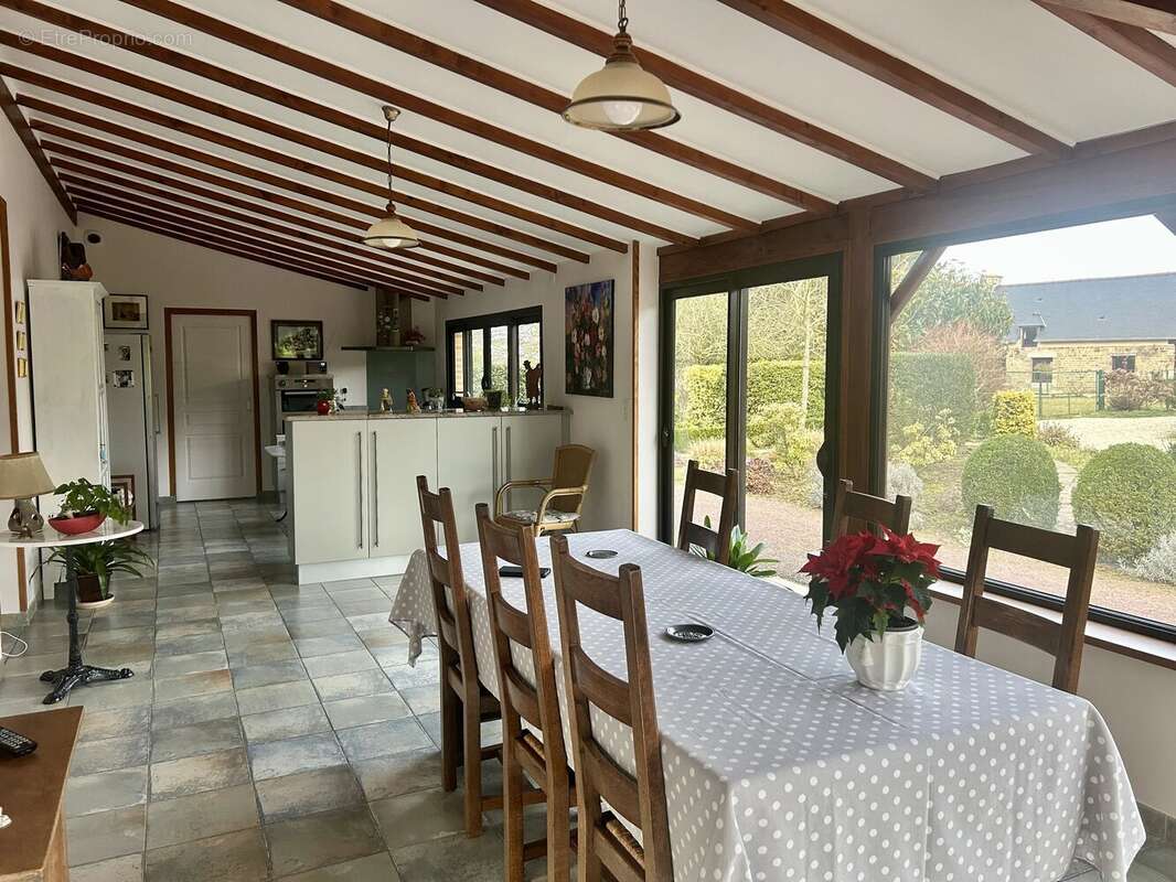 Maison à DOMJEAN