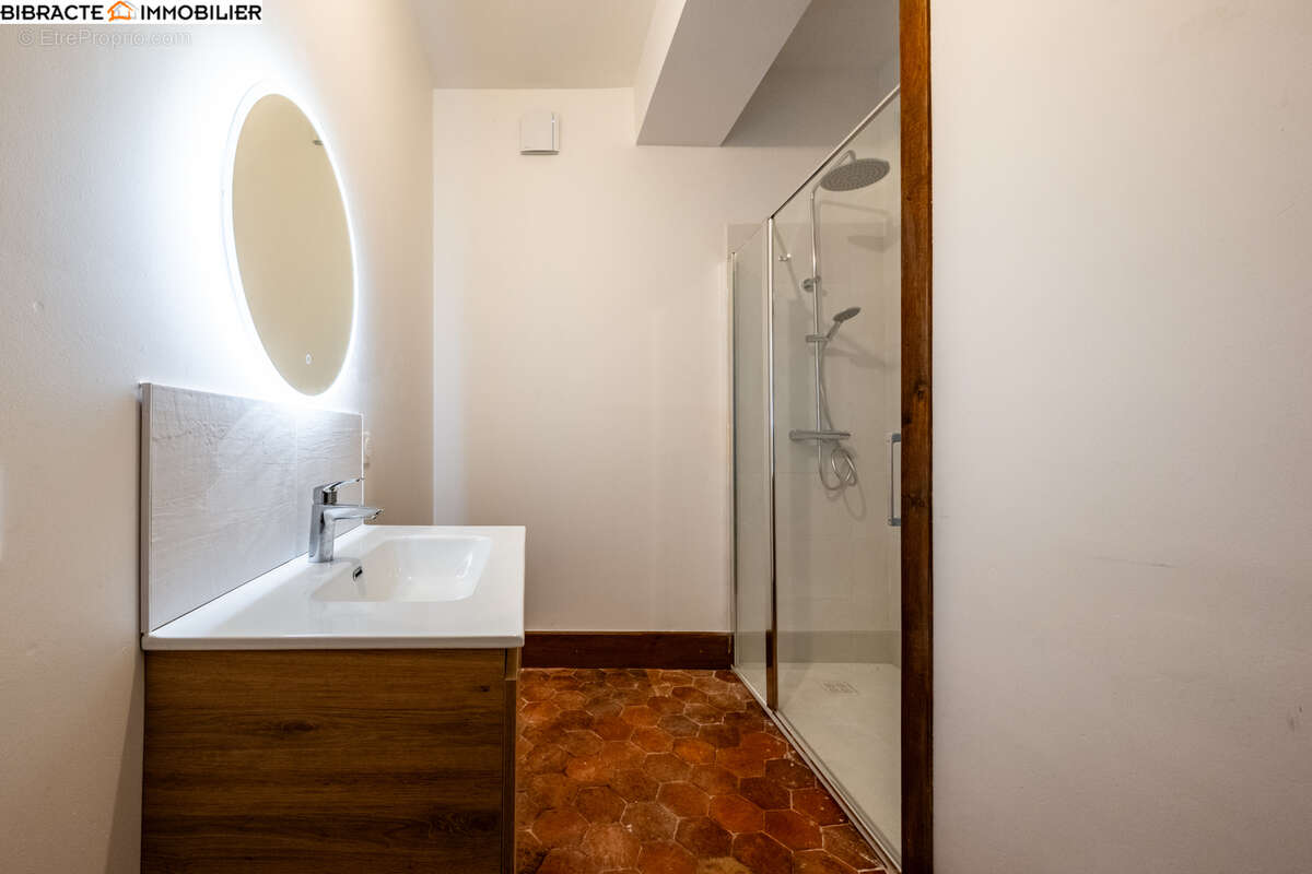 salle de douche - Maison à AUTUN