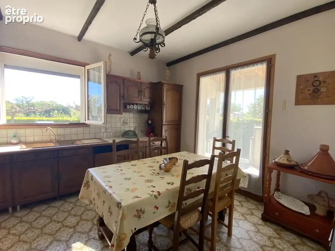 Villa de plain-pied, piscine, terrain paysagé et appartement indépendant. - photo 10