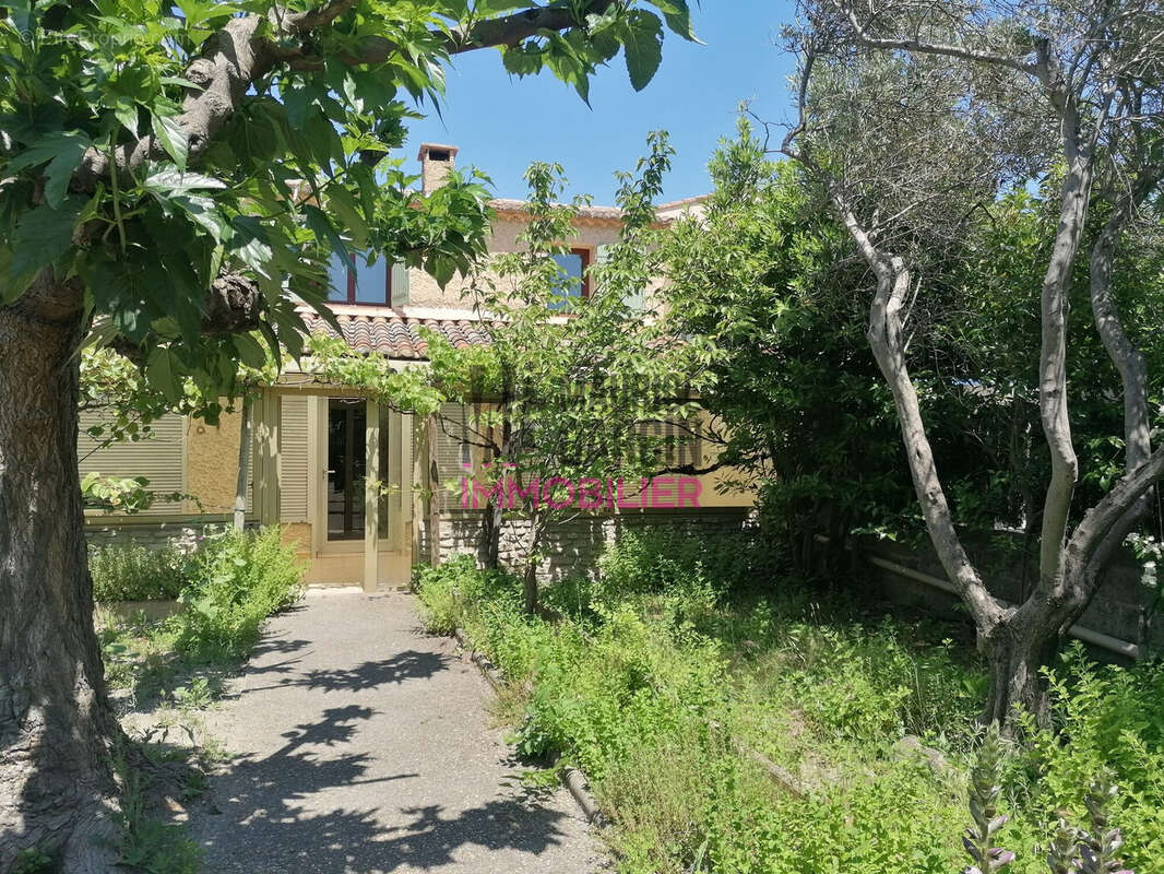 Maison à L'ISLE-SUR-LA-SORGUE