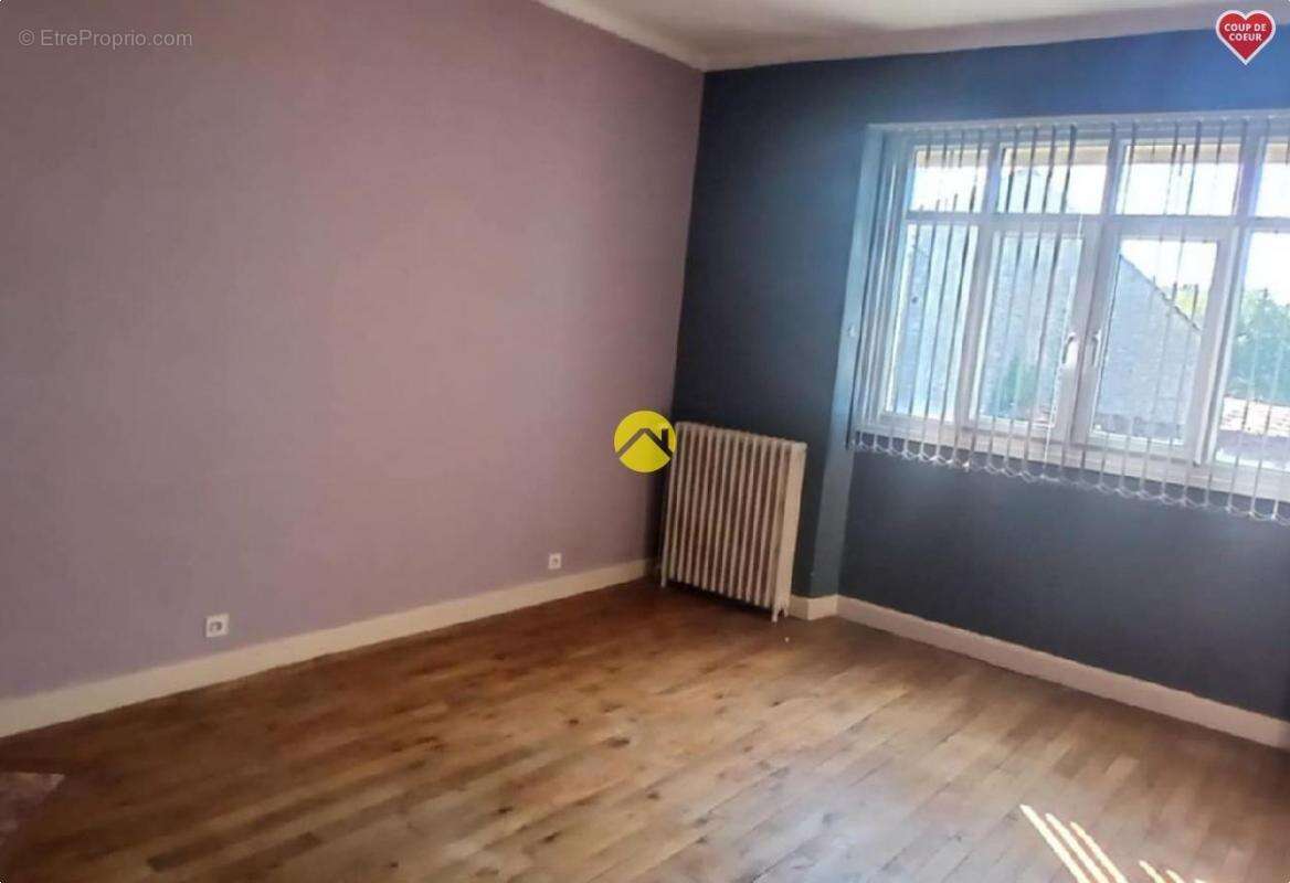 Maison à SAINT-ETIENNE-DE-FURSAC