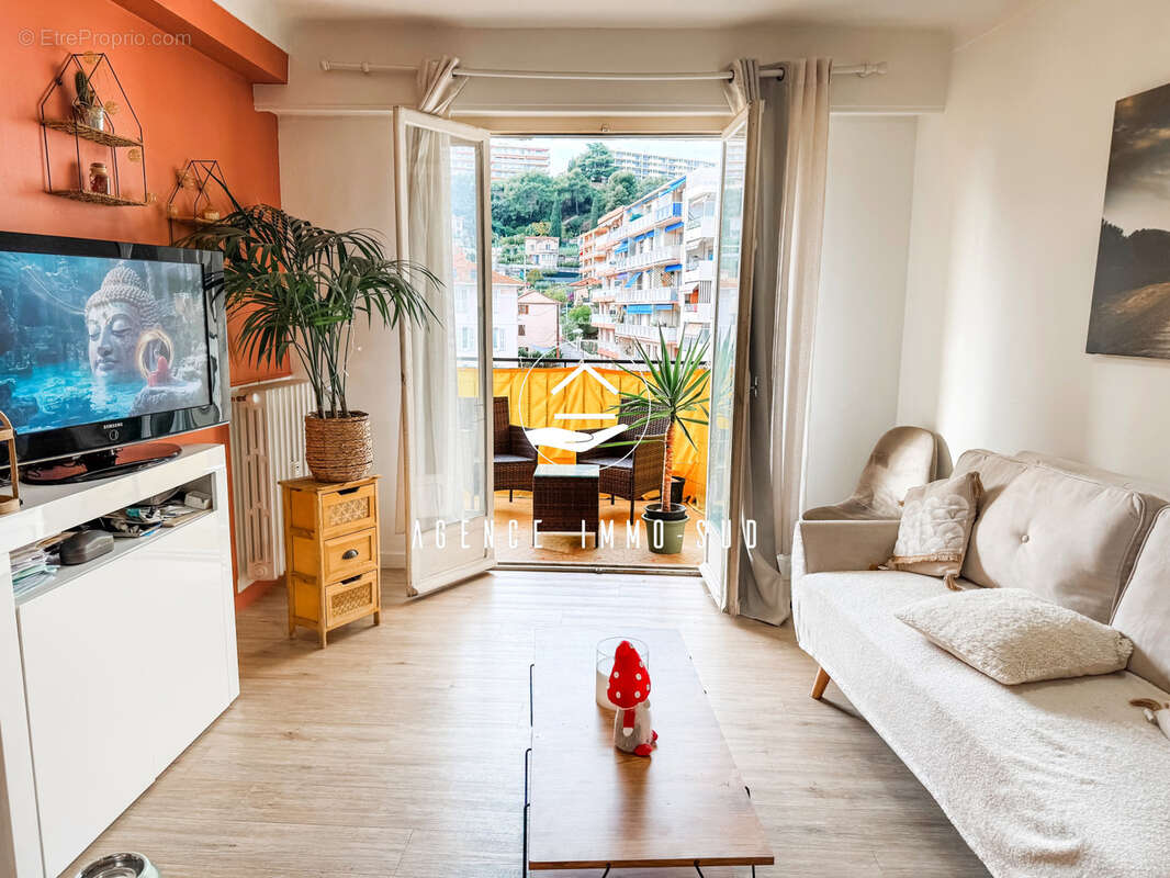 Appartement à SAINT-LAURENT-DU-VAR