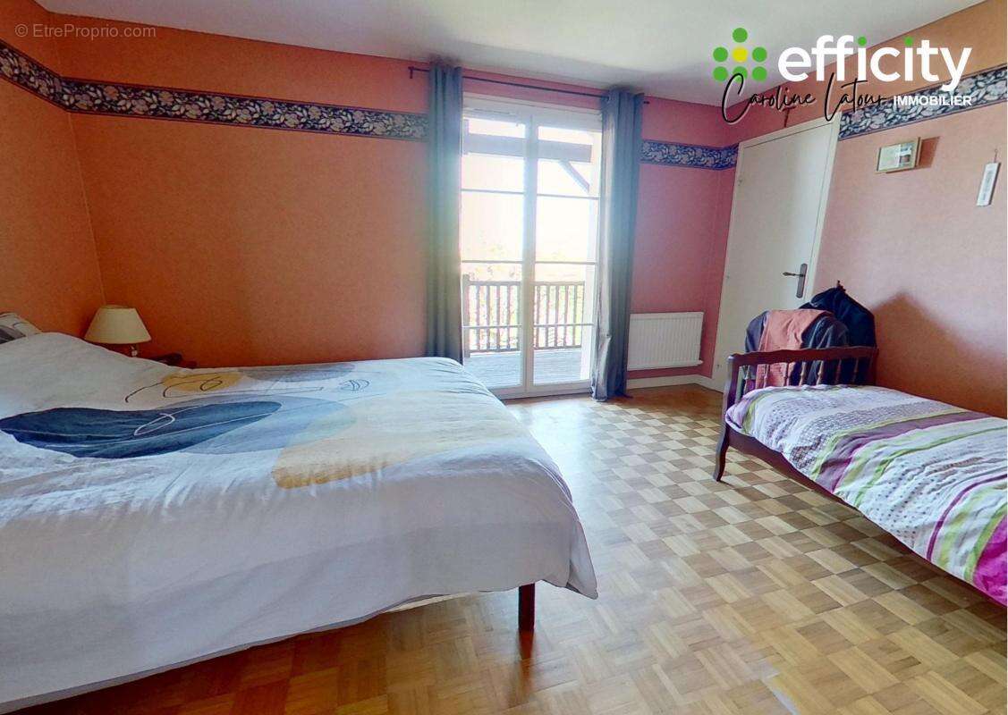 Maison à MONTROND-LES-BAINS