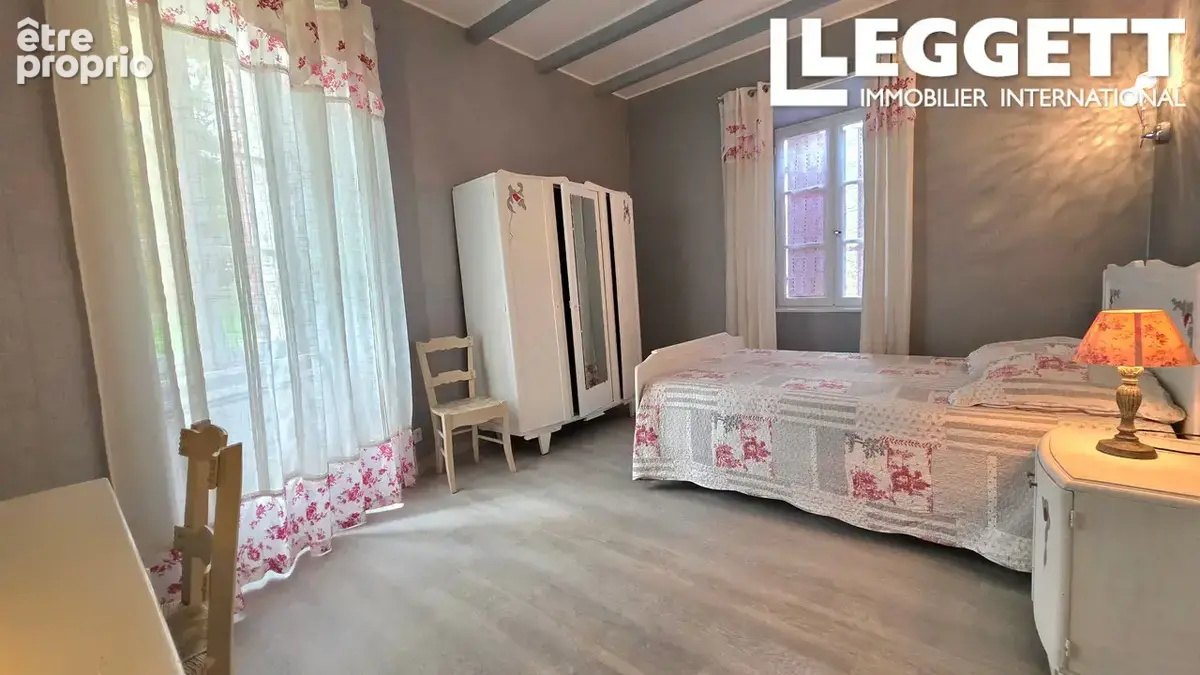 Fermette rénovée 4 chambres avec grandes granges, 2,4 ha et potentiel professionnel près de Saint-Christophe - photo 5