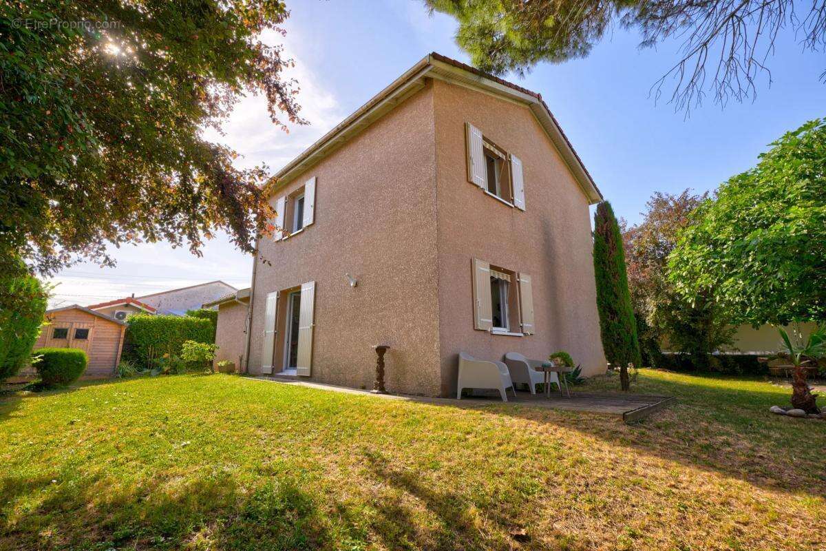 Maison de 4 pièces de 112 m² à Décines-Charpieu - photo 11