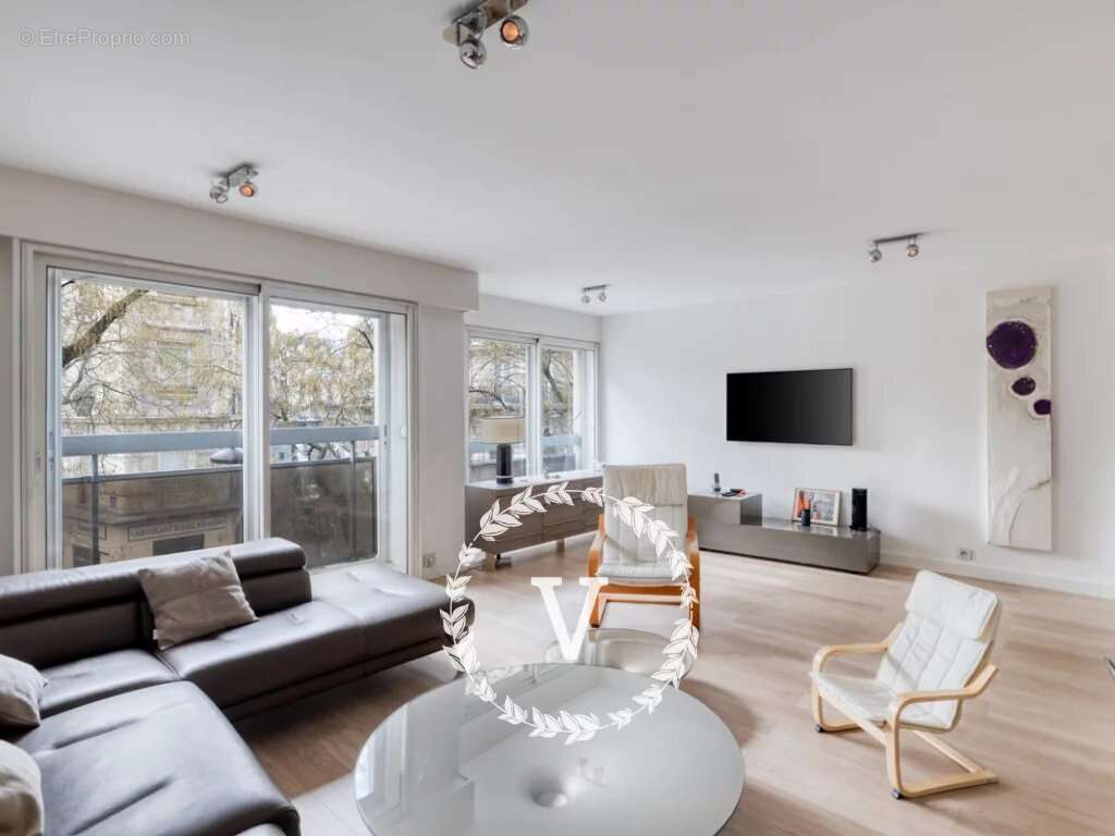 Appartement à PARIS-14E