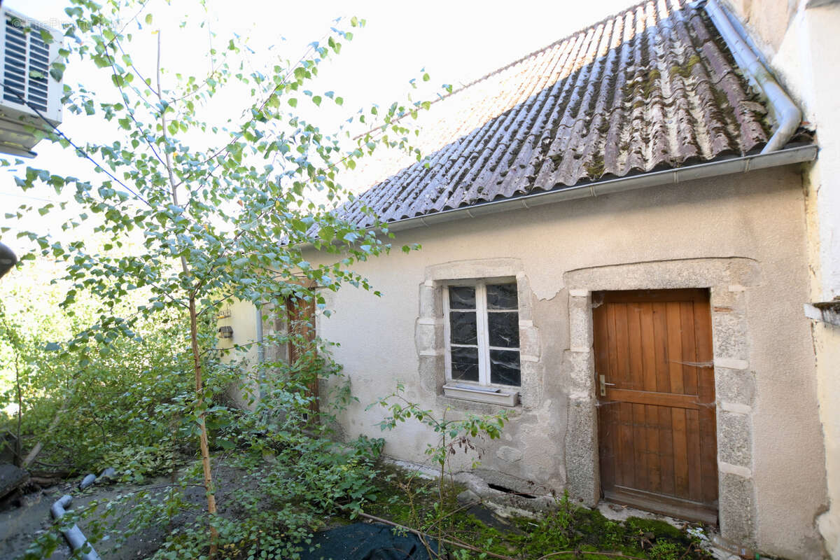 Commerce à QUARRE-LES-TOMBES