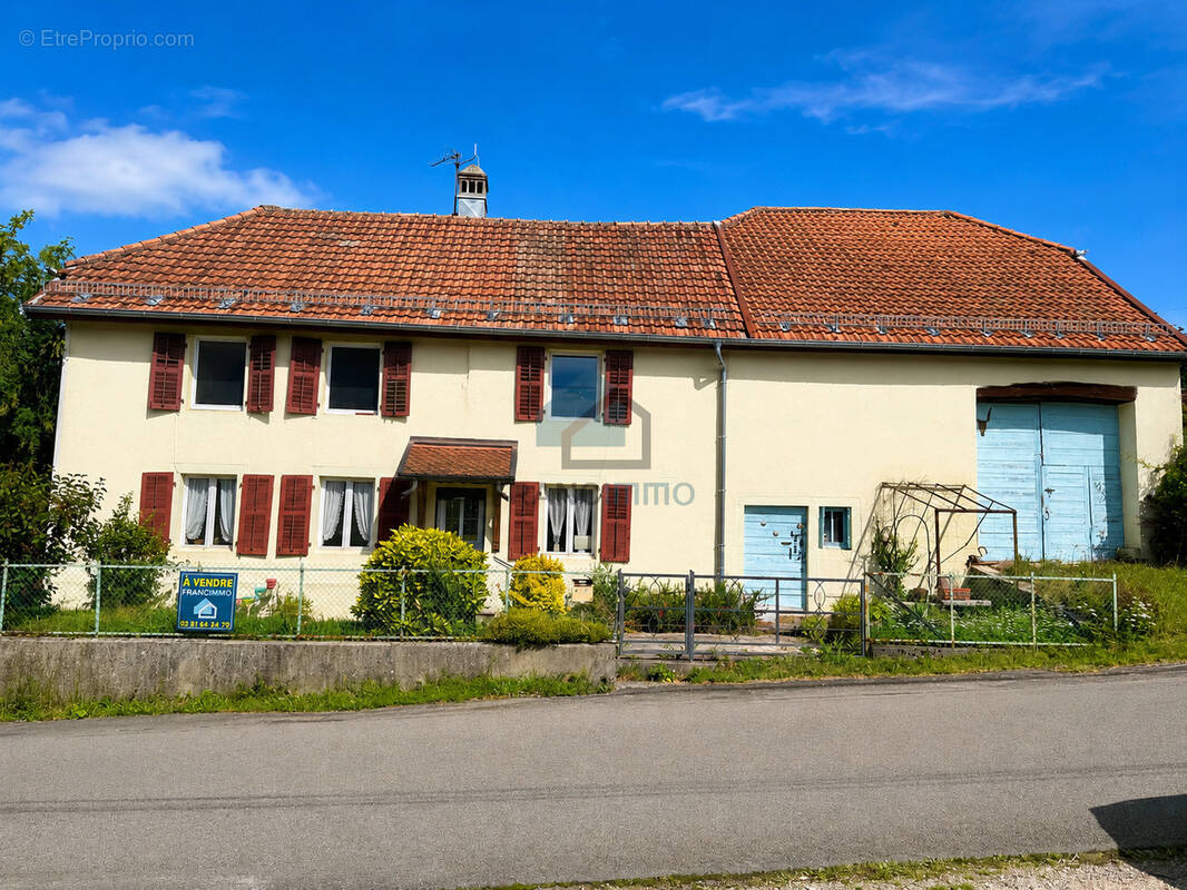 Maison à MONTECHEROUX