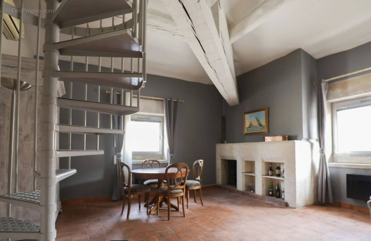 Appartement à MARSEILLE-1E