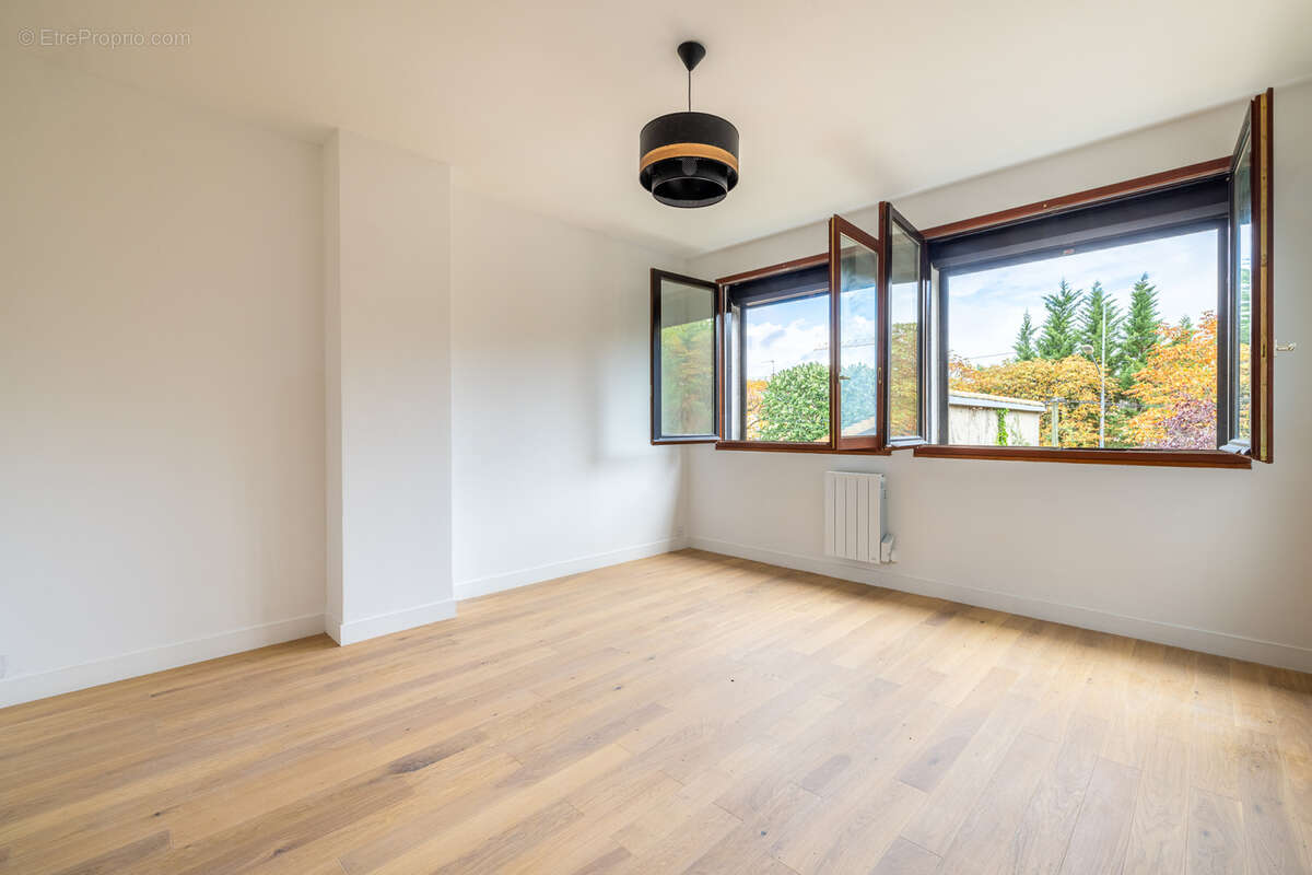 Maison à SAINT-MAUR-DES-FOSSES