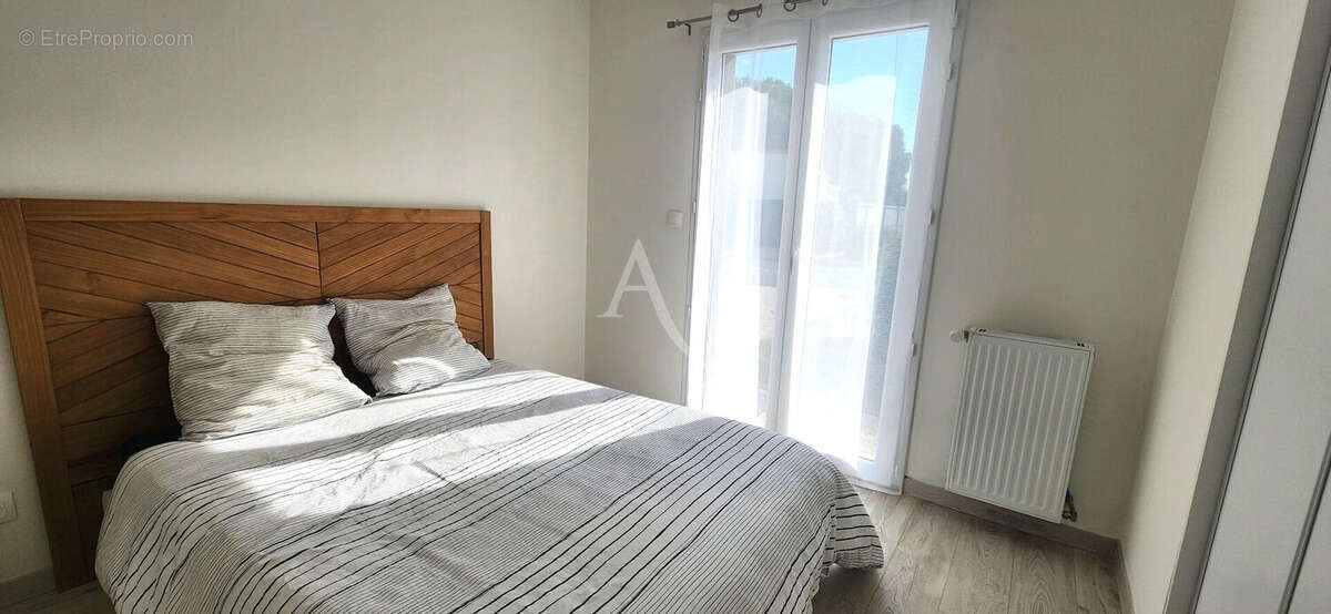 Iteuil - plain pied - contemporaine - 4 chambres - jardin - photo 11