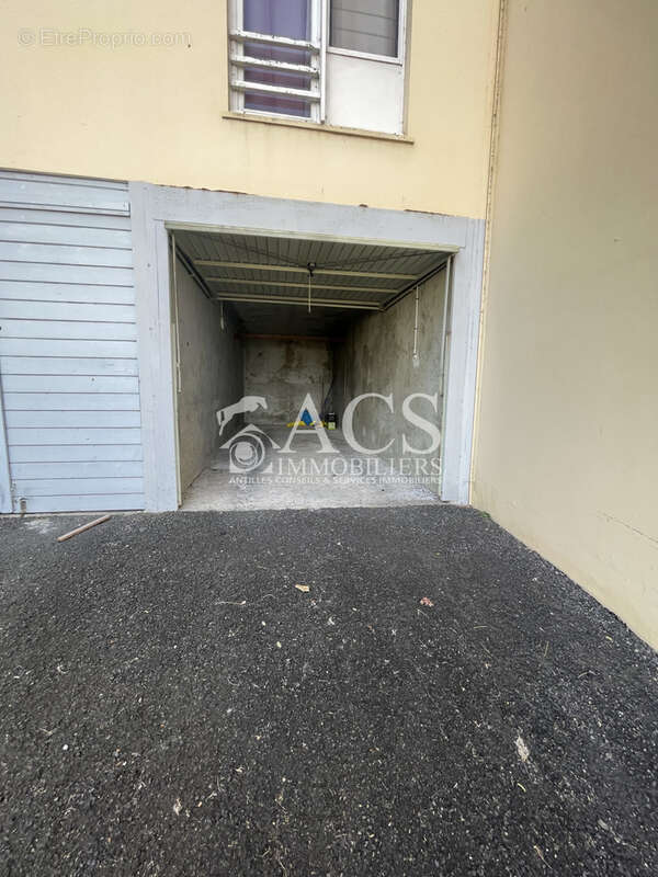 Appartement T4 avec travaux avec garage fermé et vue mer  - FORT-DE-FRANCE - photo 3