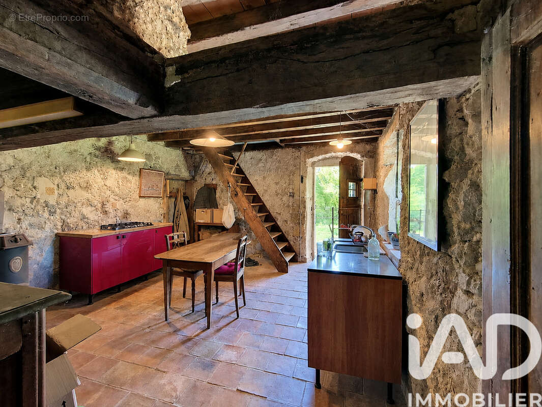 Maison 80 m² à Chezery-Forens  - photo 6