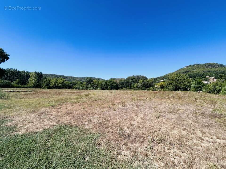 Terrain 1560 m² à Salernes  - photo 2