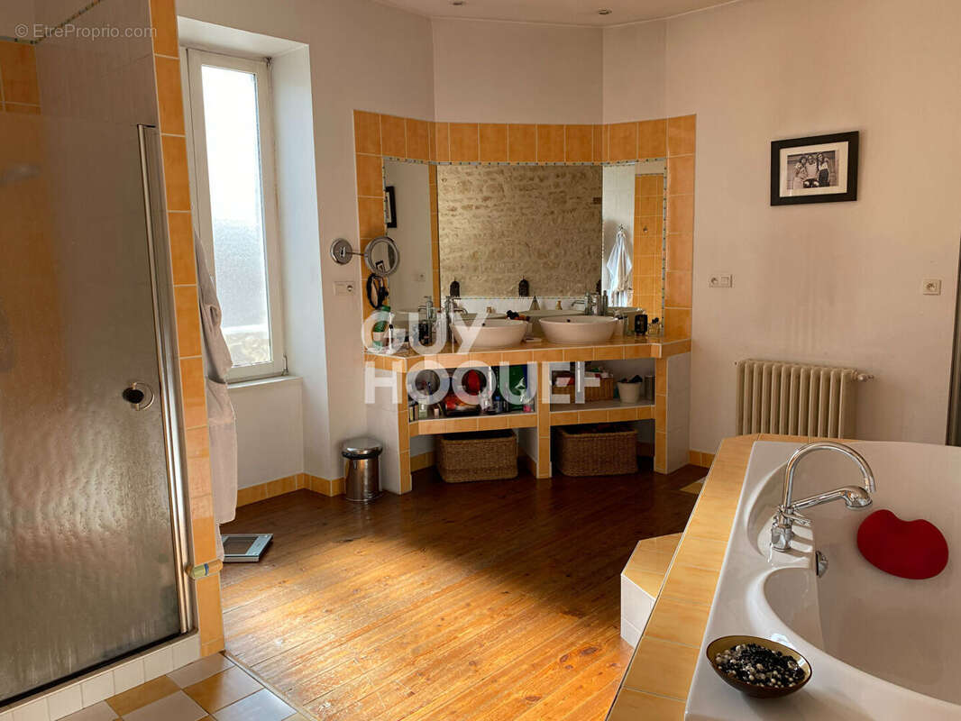 Maison à FONTENAY-LE-COMTE