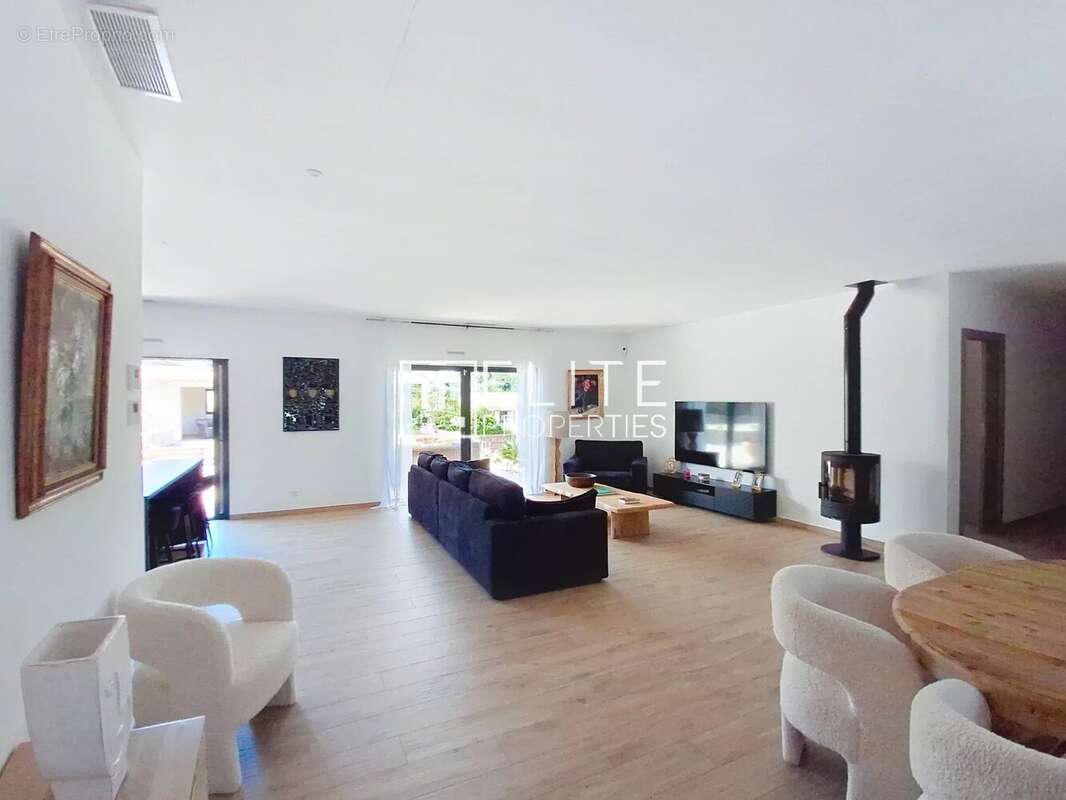 Évasion et raffinement : villa de caractère rénovée - photo 6
