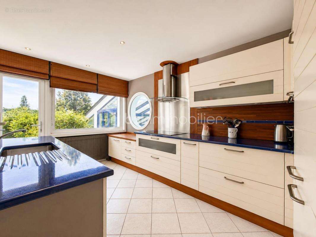 Maison - villa - architecte - 275 m2 - 5 chambres - piscine - vue lac - photo 4