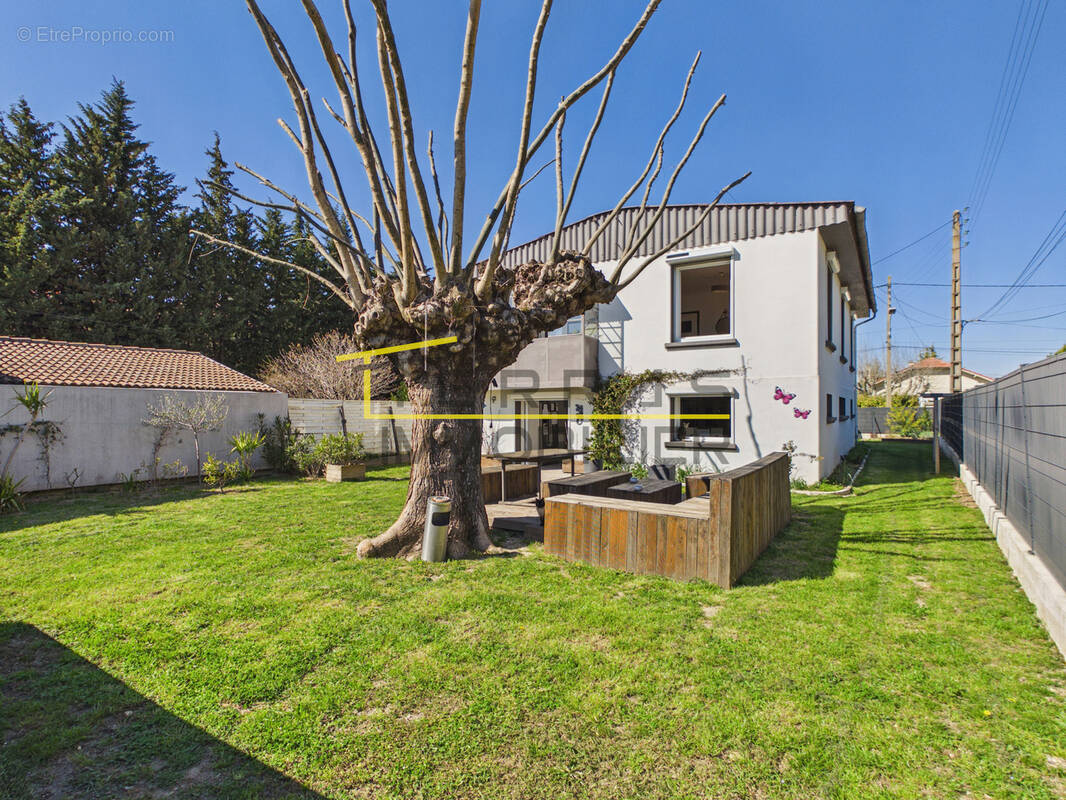 Maison à VALREAS