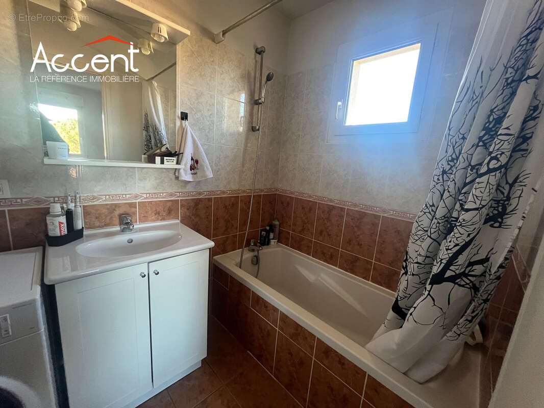 Appartement à ONET-LE-CHATEAU