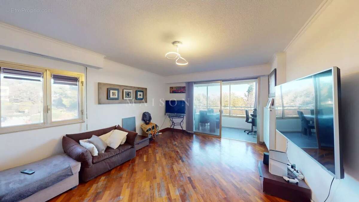 Appartement à VILLENEUVE-LOUBET