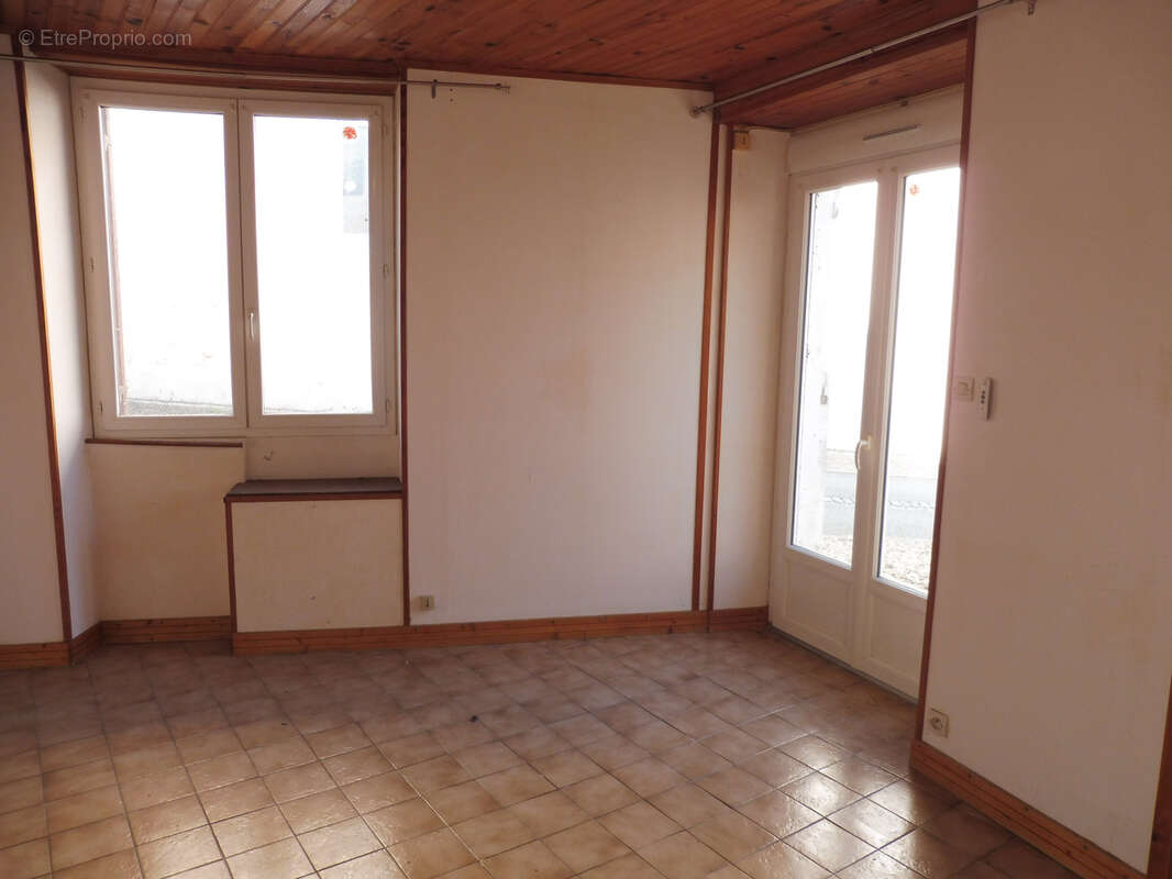 Maison à SAINT-VINCENT-DE-CONNEZAC