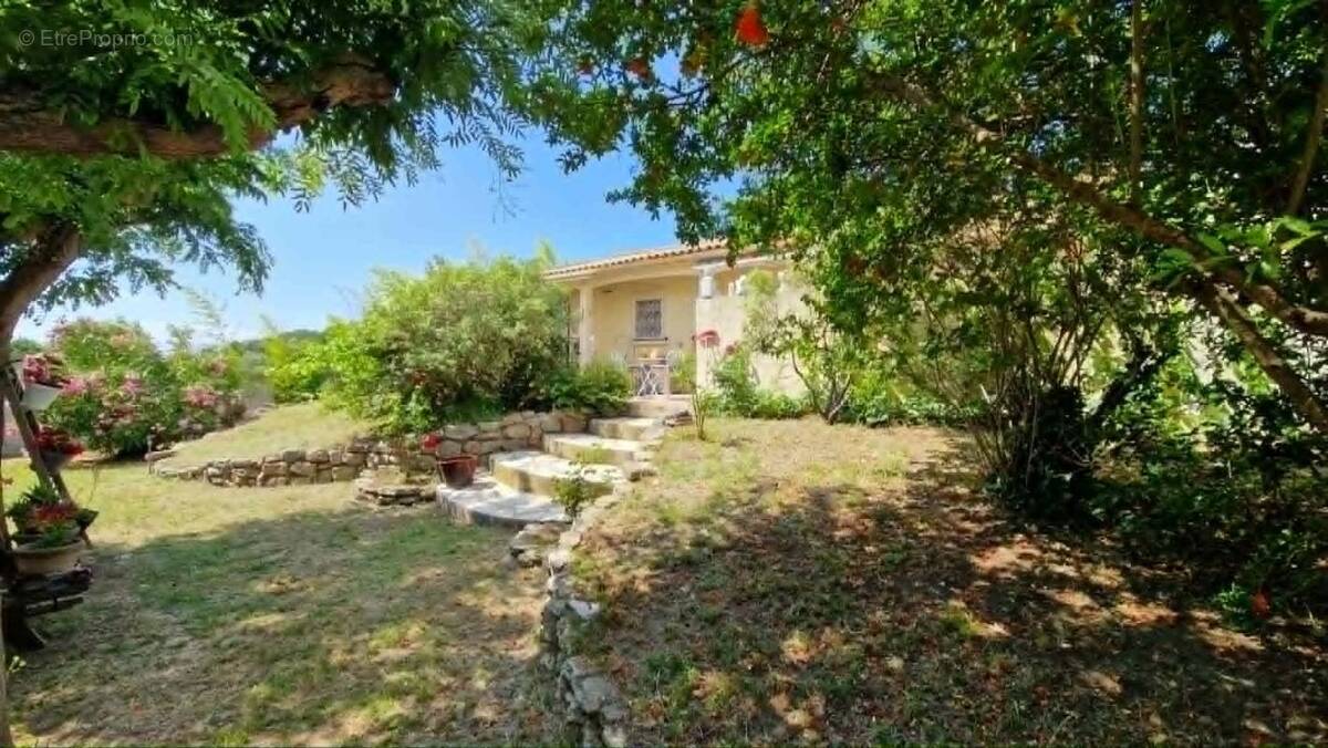 Maison à POUSSAN