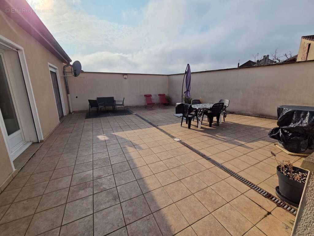 Appartement 180 m² à Le Creusot  - photo 3