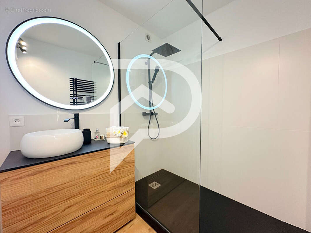 Appartement à MAUGUIO