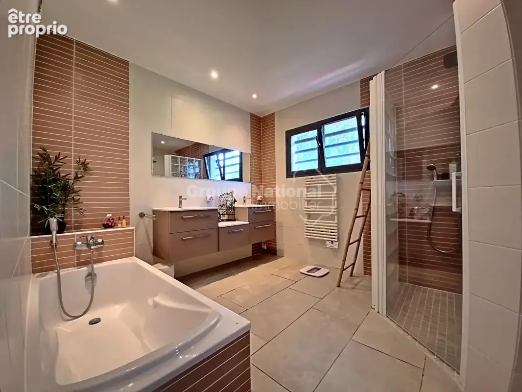 Maison contemporaine de 199 m² sur une parcelle de 800m². - photo 10