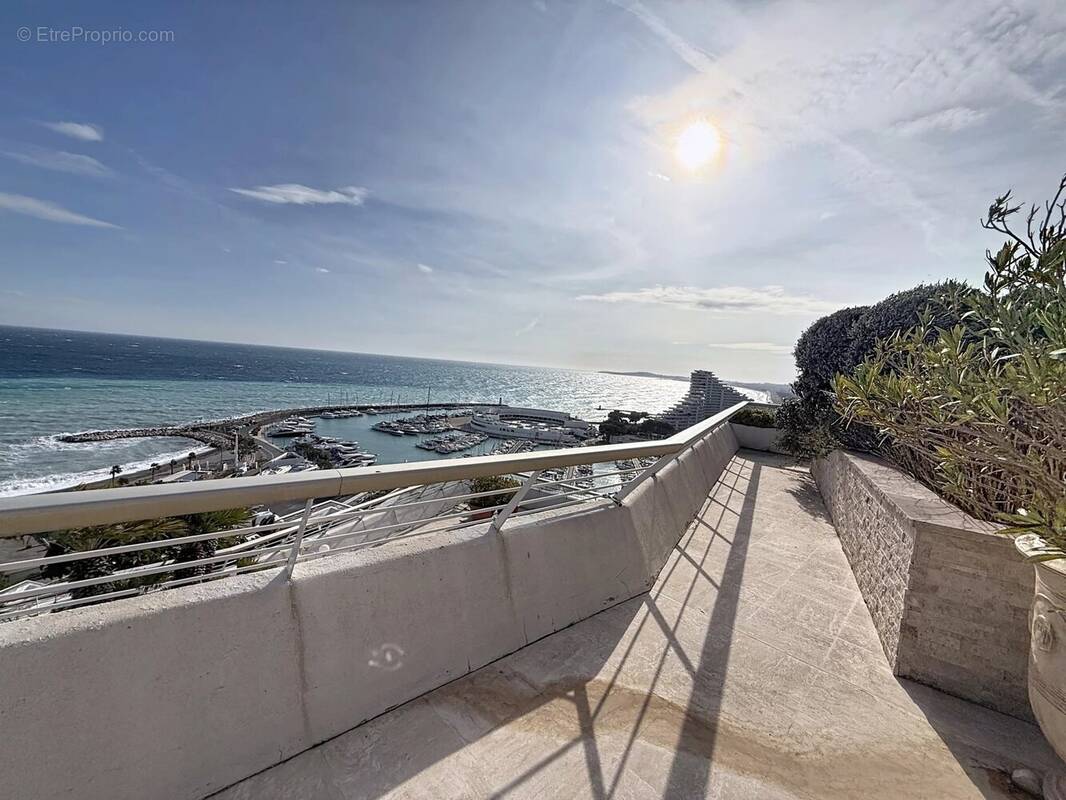 Appartement à VILLENEUVE-LOUBET
